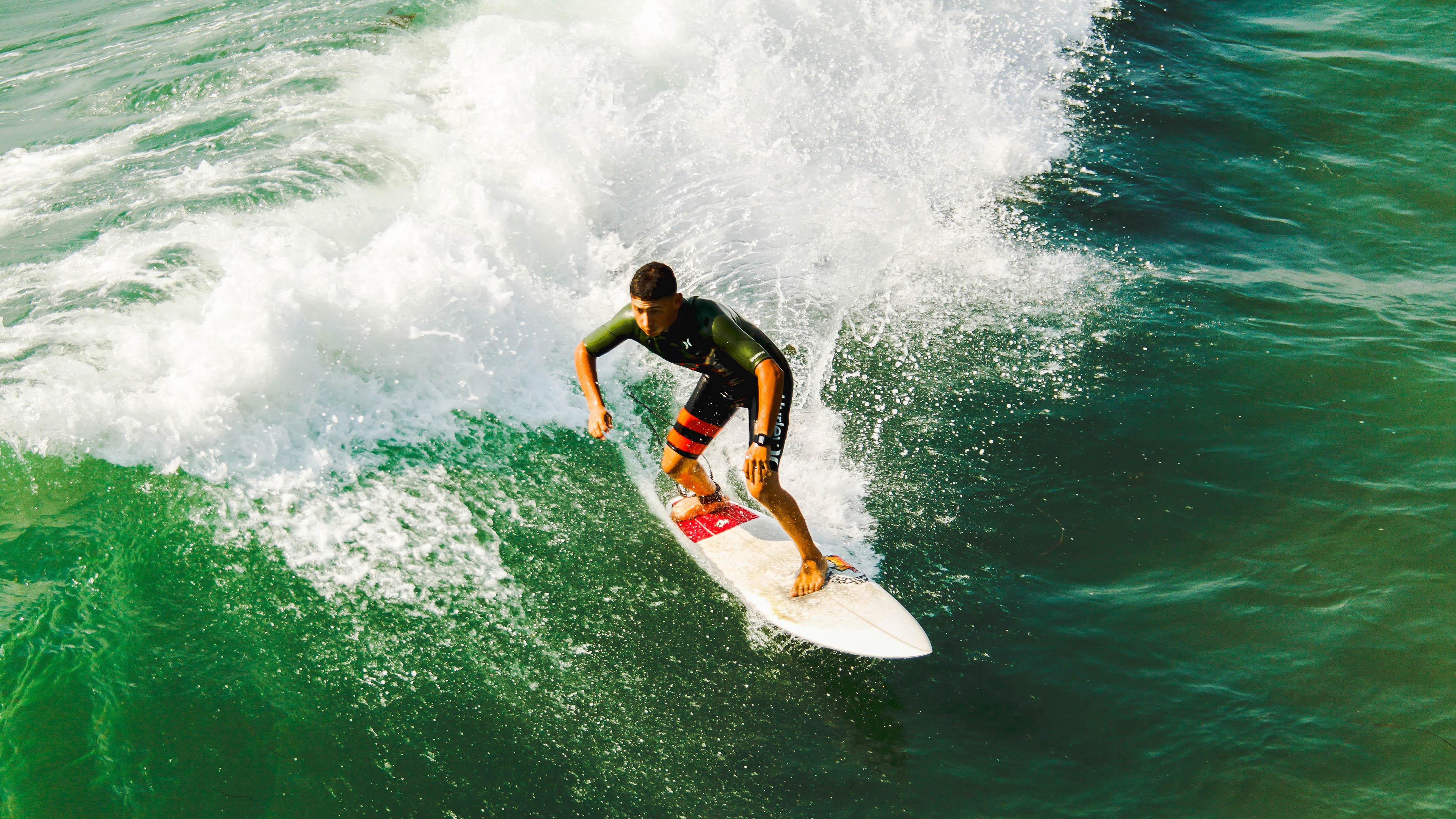 史上最“炫酷”的长距离三分：库里在对爵士比赛中投出41英尺的绝杀！